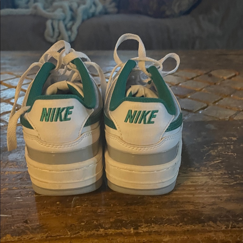 Nike  White and green Sneakers - Picture 6 of 6